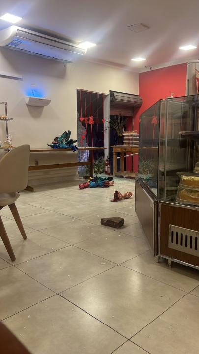 Foto 7 de 7 — ‘Pego no Pulo’: homem é preso após invadir doceria em Araraquara